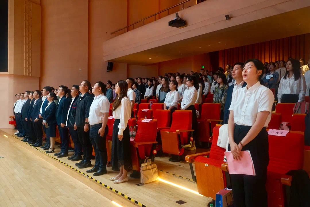 砥礪耕耘結(jié)碩果，匠心育人譜新篇 | 2024-2025學(xué)年第二學(xué)期期中教職工大會(huì)圓滿(mǎn)召開(kāi)！